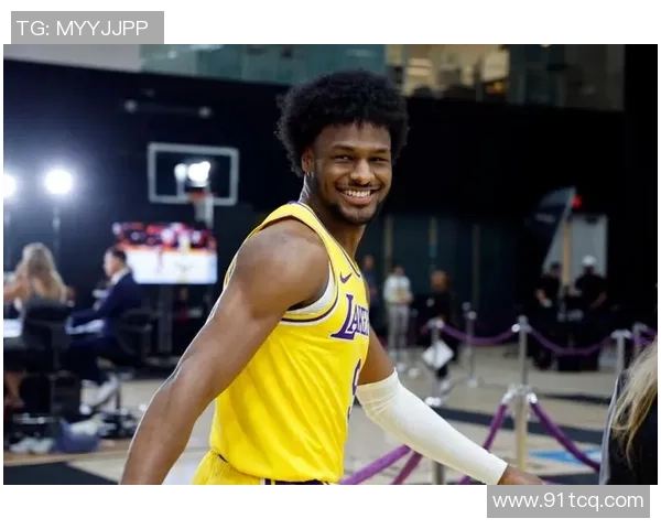 足球明星布朗尼的精彩人生与职业生涯全景介绍及最新照片展示 足球明星布朗尼的精彩人生与职业生涯全景介绍及最新照片展示